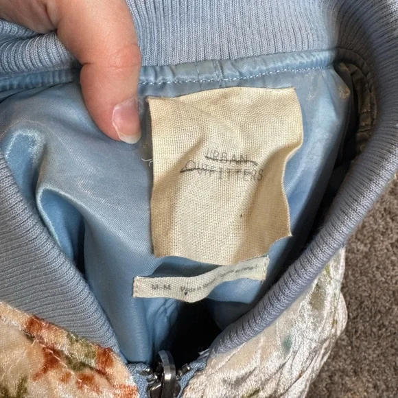 URBAN OUTFITTERS Floral Velvet Bomber jacket size M - Picture 2 of 2